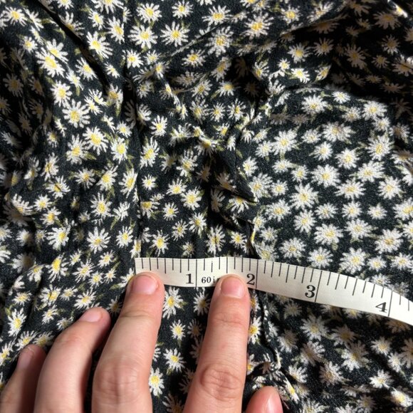 American Eagle Black White Yellow Daisy Floral Flowy Spring Summer Shorts Medium - Picture 3 of 4